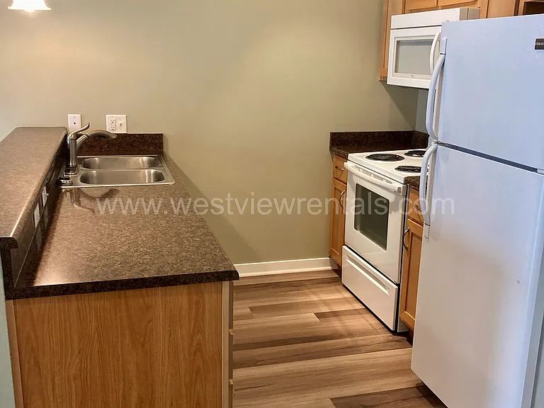 200 E Maple St — Photo 97