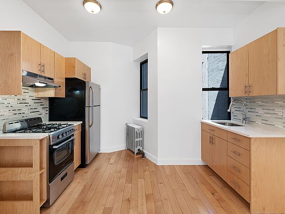2nd image of 206 Rivington St APT 2B
