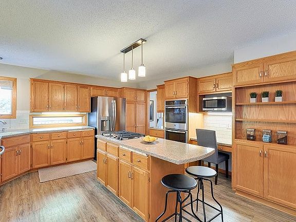 3rd image of 3015 Owasso Blvd S
