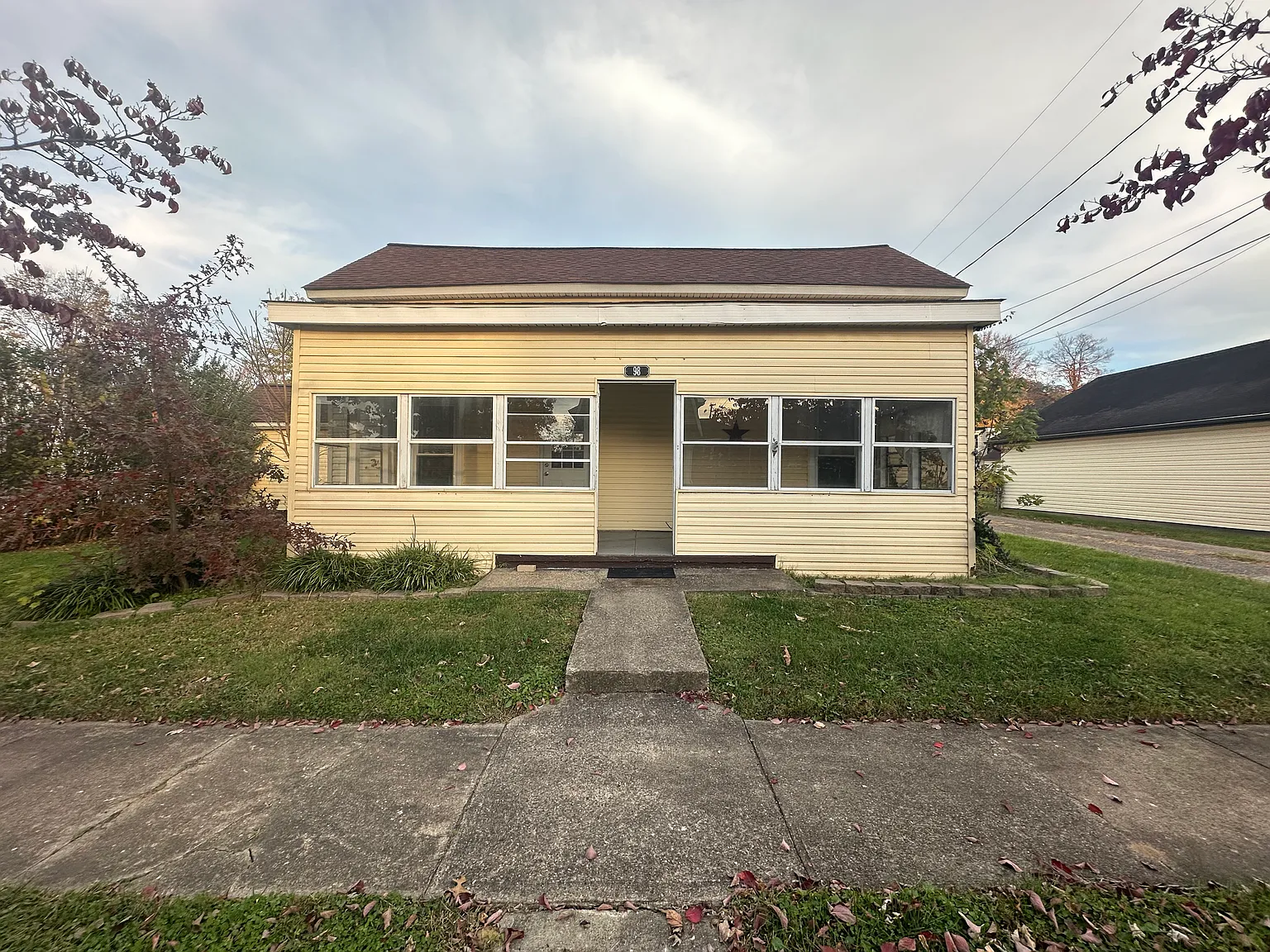 3 bed, 1000 sqft, $1,300 — Photo 1