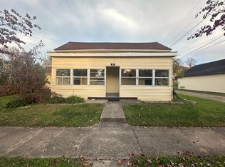 98 West St, Lucasville, OH 45648
