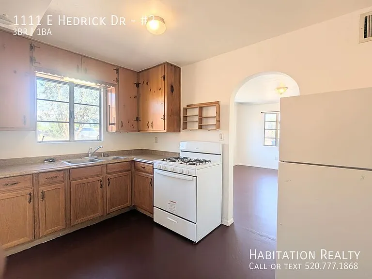 1111 E Hedrick Dr #2 — Photo 3