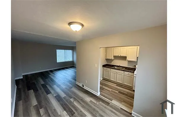 2087 S Belvoir Blvd APT 8 photo 1