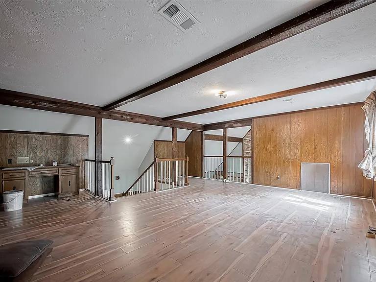 811 Loire Ln — Photo 21