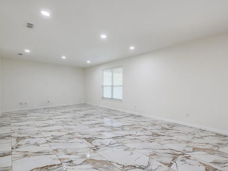 915 Penny Royal Ct — Photo 9
