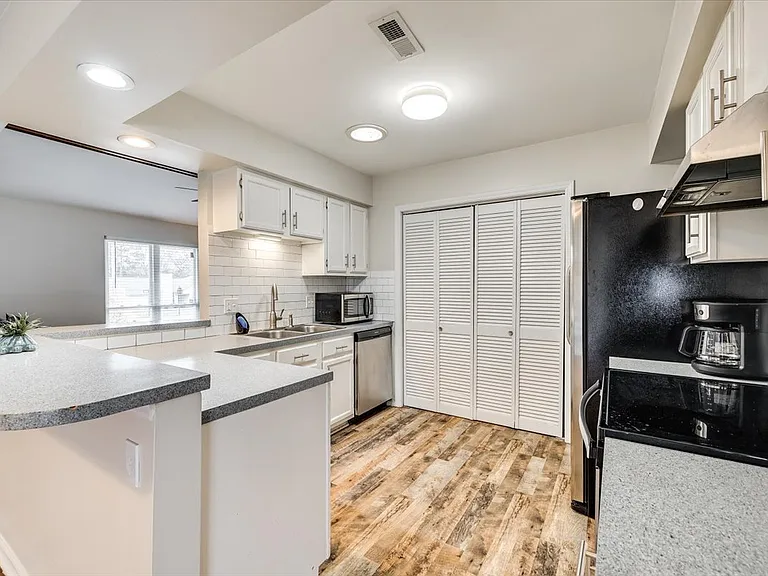 10932 Copperfield Dr — Photo 8