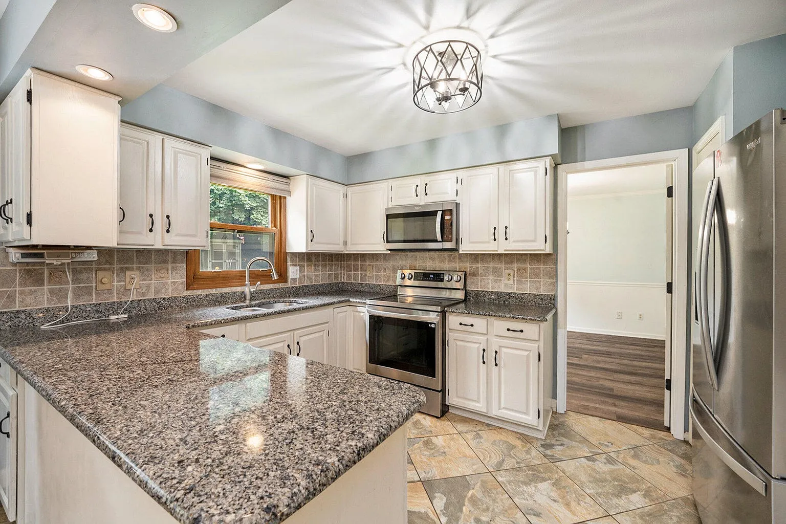 4 bed, 4108 sqft, $2,875 — Photo 4