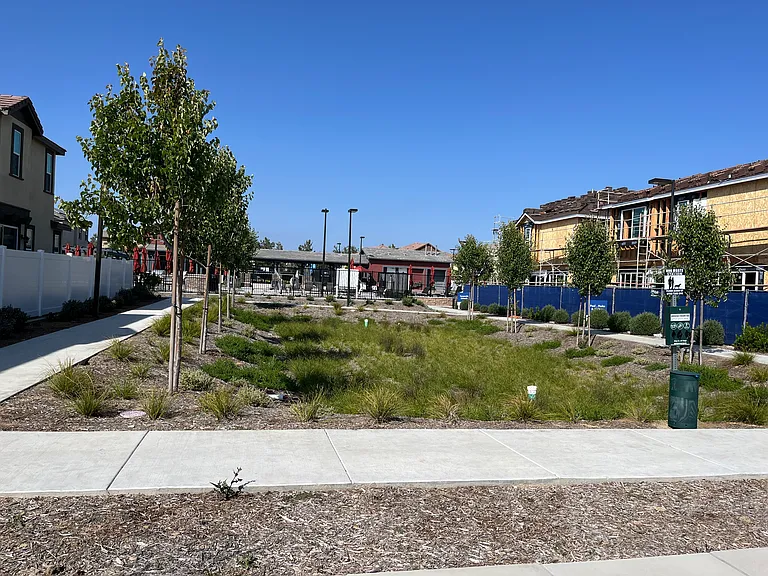 28019 Oakdale Dr — Photo 33