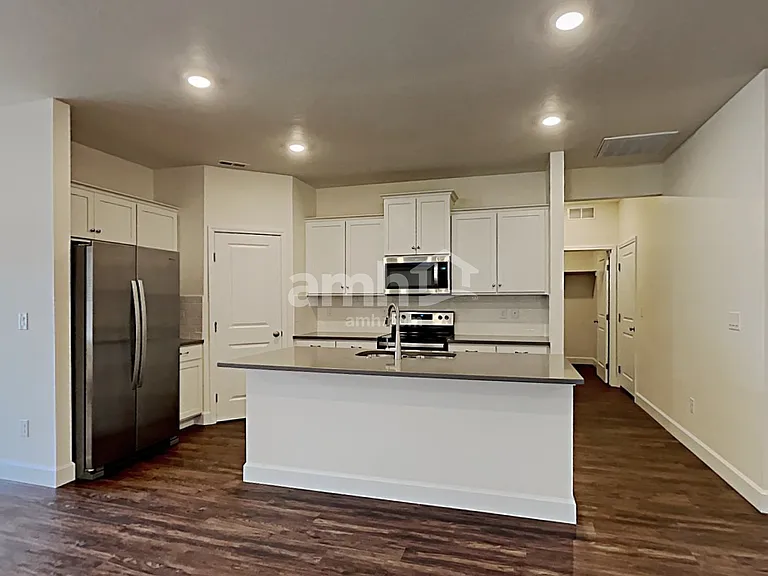 5079 W Bellevue St — Photo 3