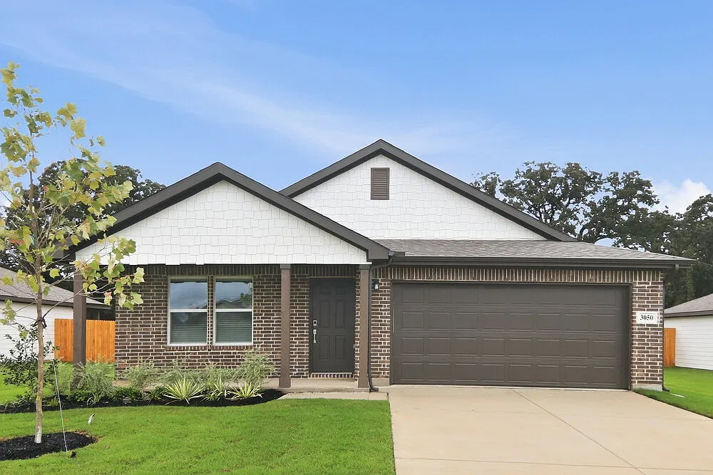 4 bed, 2.0 bath, 1607 sqft, $2,340 — Photo 1
