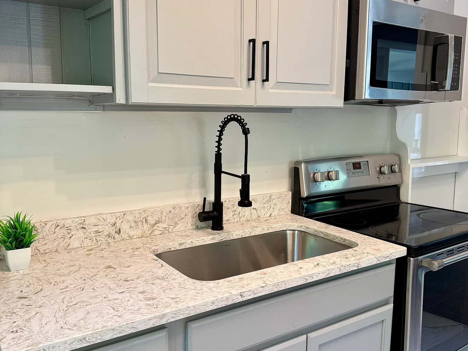 2 bed, 800 sqft, $1,625 — Photo 2