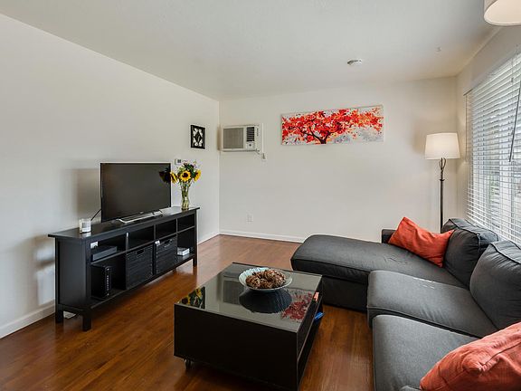 4th image of 1107 Aidan Ave