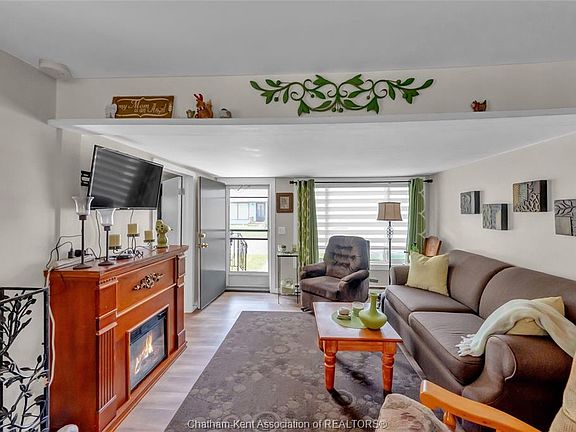 3rd image of 9 Park Ln