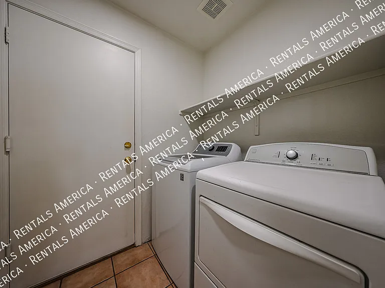 2354 E Browning Pl — Photo 13
