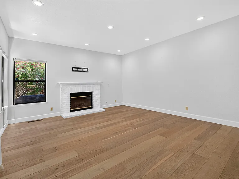 133 Madrid Way — Photo 18