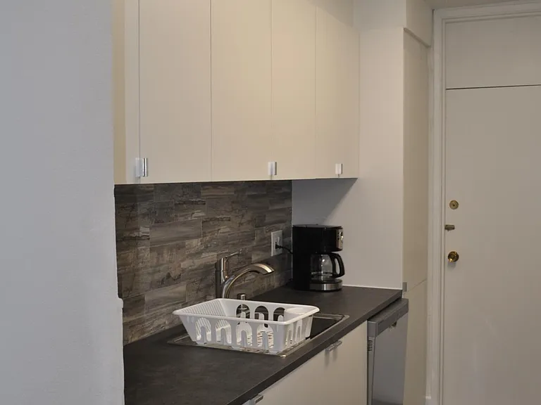 540 Kelton Ave — Photo 12