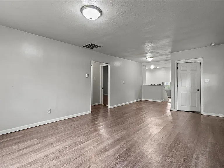 2568 W 19th Pl — Photo 2
