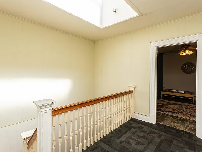 230 N Newstead Ave — Photo 15
