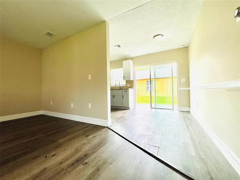 504 Blackbird Ln — Photo 31