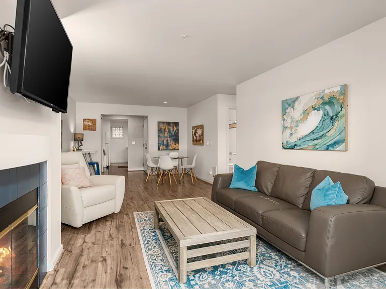 1504 Aurora Ave N #210 — Photo 1