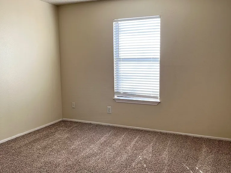 Bentwood Apartments — Photo 43