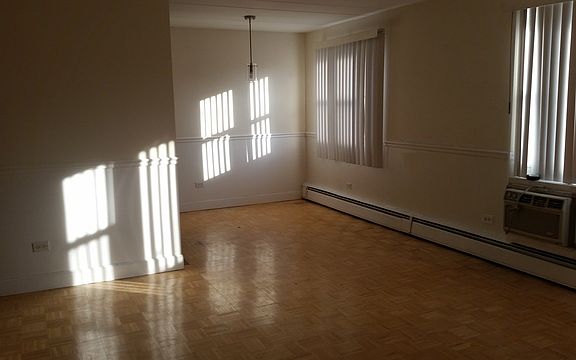 3rd image of 6161 N Hoyne Ave APT 413