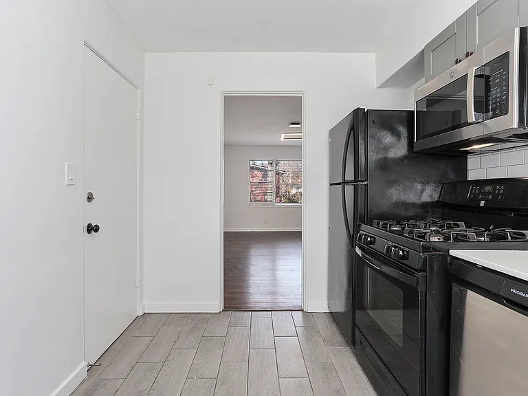 Roanoke Apartments — Photo 8