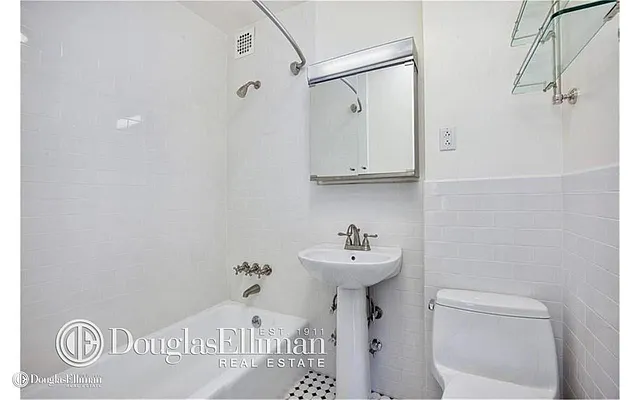 Rented by Douglas Elliman | media 19