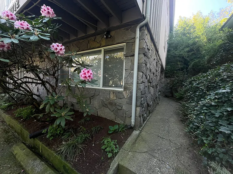 2712 SE Yamhill St #5 — Photo 2
