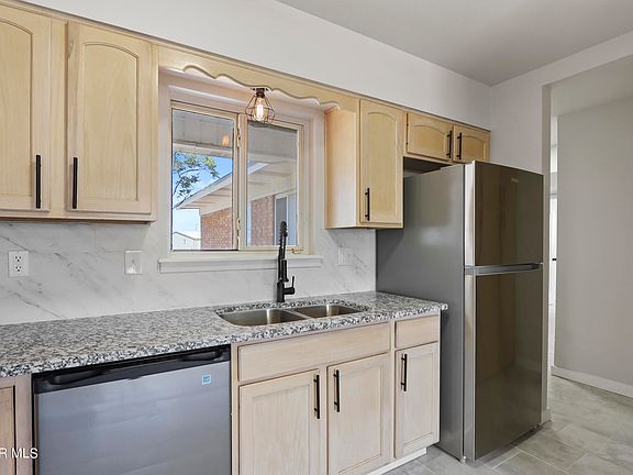 5th image of 4724 Sun Valley Dr