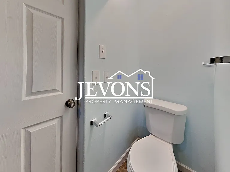 6617 1/2 S Monroe St #B — Photo 13