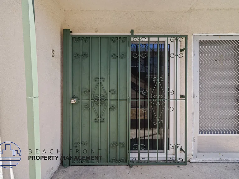 631-635 Grevillea Ave. — Photo 13
