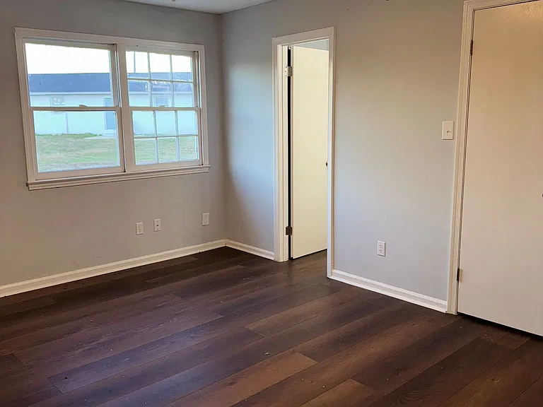 1221 Southwood Dr — Photo 8
