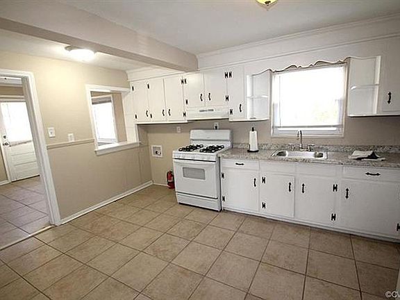 5th image of 1905 Bainbridge St