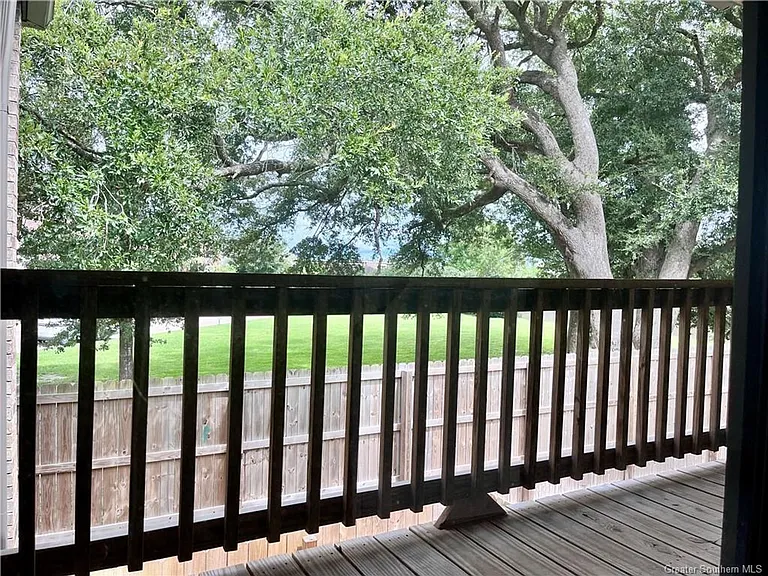 1020 W McNeese St #13F — Photo 11