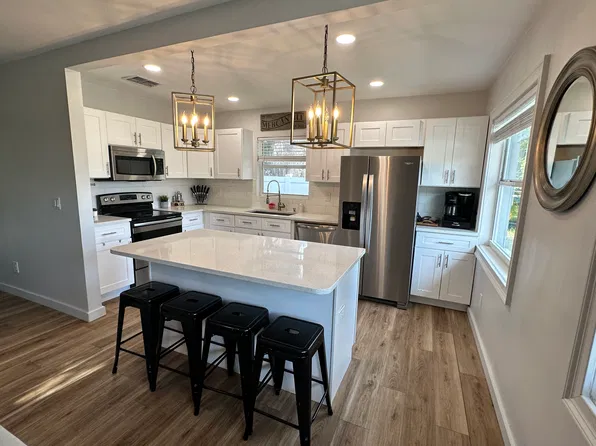 3072 Clifton Ter Unit B, Largo, FL 33770