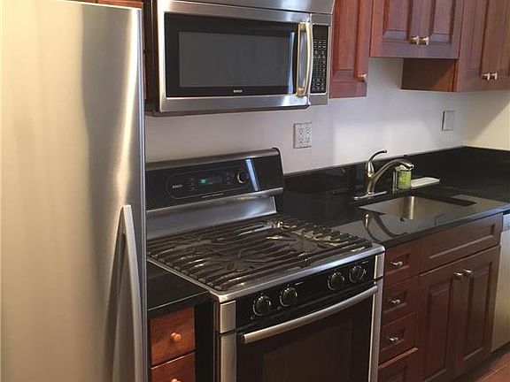 2nd image of 3 E 63rd St APT 3B