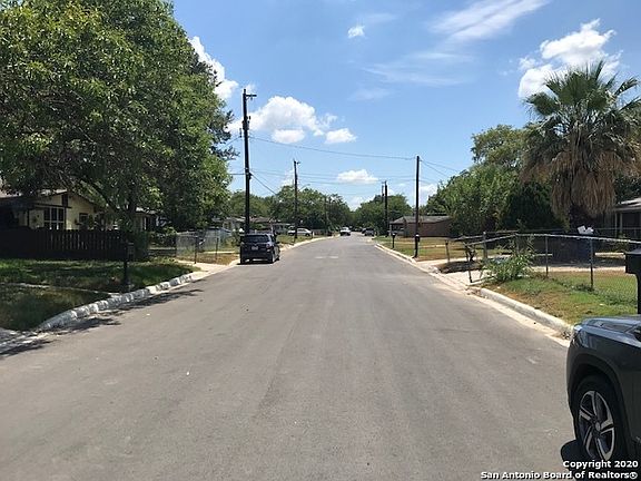 5th image of 380 Sterling Dr