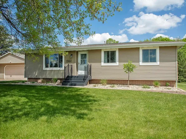 1307 5th Ave SE, Waverly, IA 50677