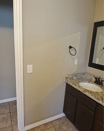 3rd image of 6211 S 38th St