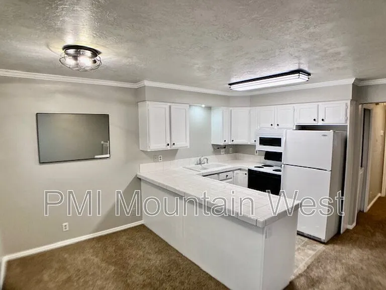 567 N 200 E #3 — Photo 8
