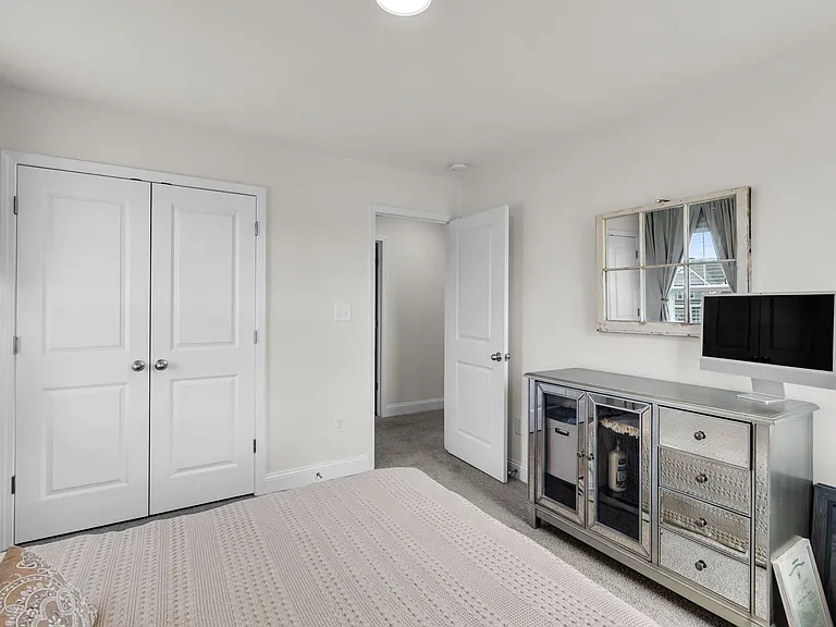 173 London Dr — Photo 28