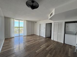 900 SW 8th St APT 710, Miami, FL 33130