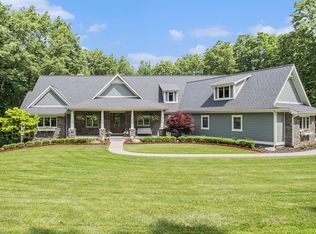 12163 Macintosh Dr, Fenton, MI 48430