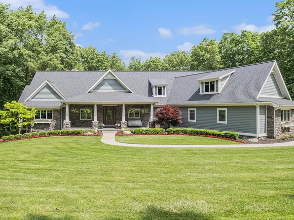 12163 Macintosh Dr, Fenton, MI 48430