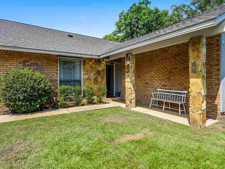 1st image of 2782 Great Oaks Ln