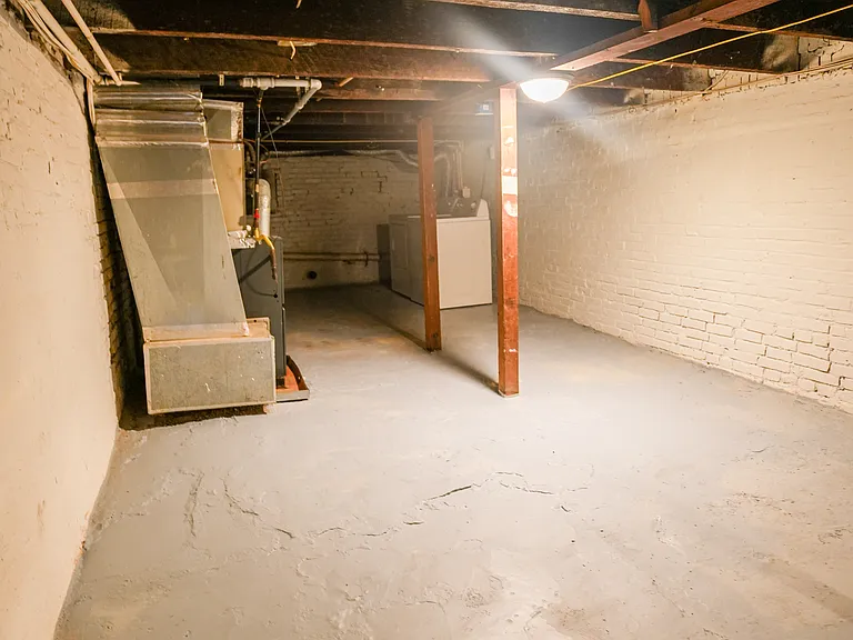 349 S Woodyear St — Photo 10