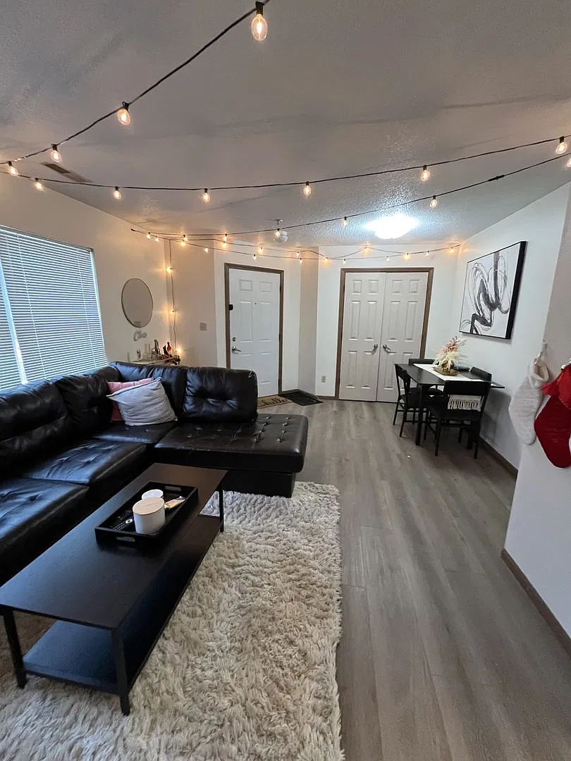 627 Iowa Ave — Photo 2