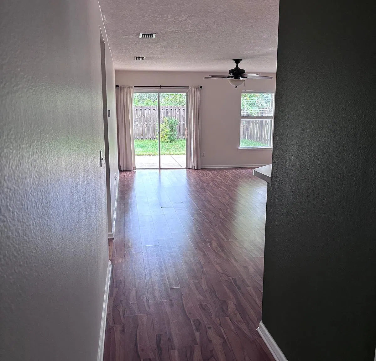 3 bed, 1191 sqft, $1,975 — Photo 4