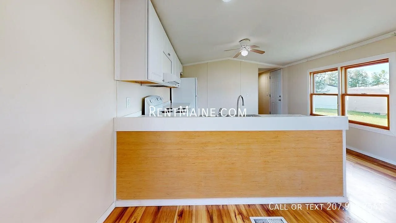 3 bed, 948 sqft, $1,325 — Photo 2